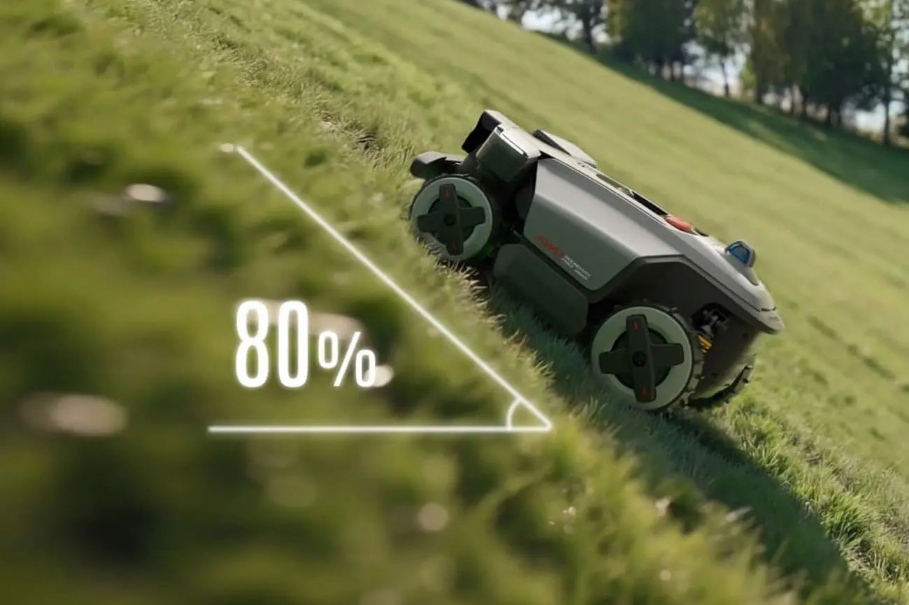 Pohon všetkých kolies AWD pri stúpaní do 80 percentného svahu
