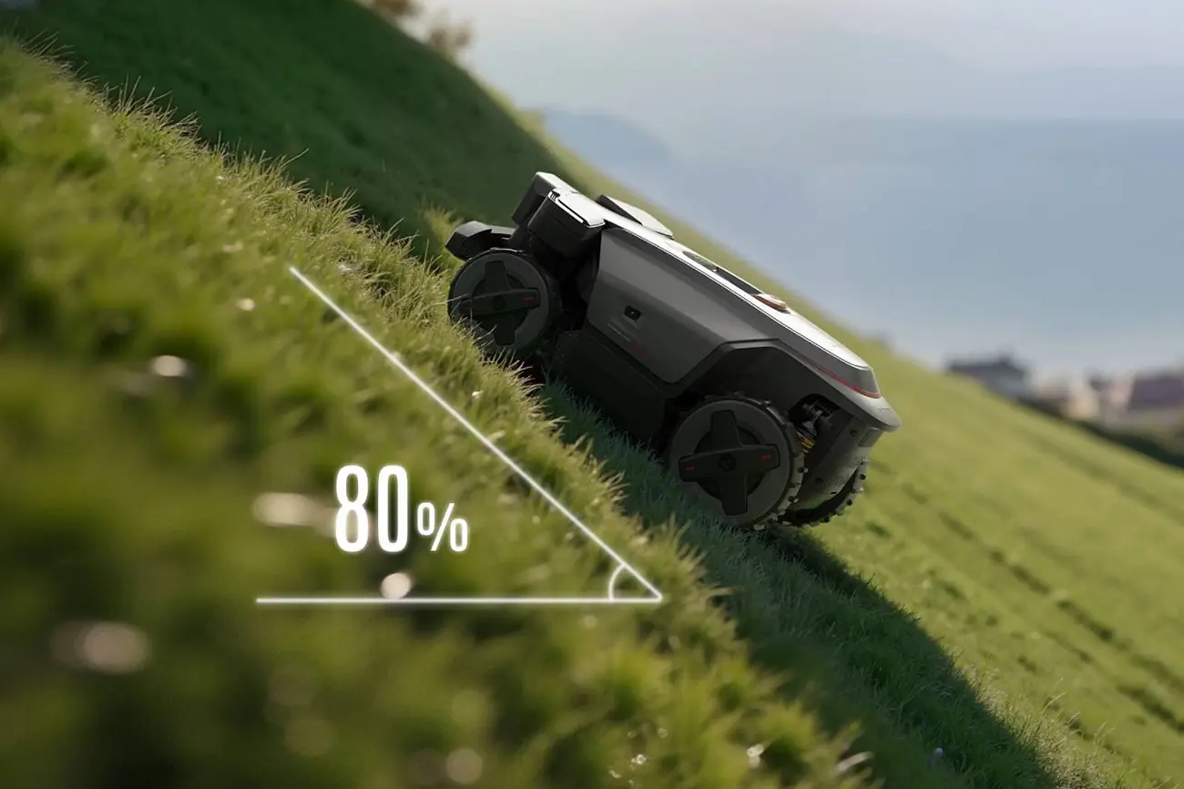 Pohon všetkých kolies kosačky Roborock pri stúpaní do svahu 80 percent